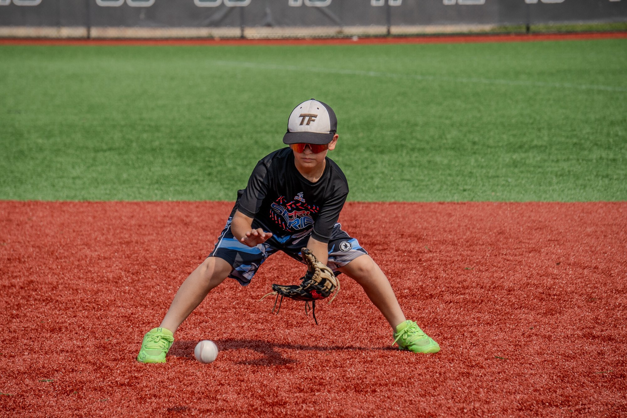 Baseball ground ball fielding