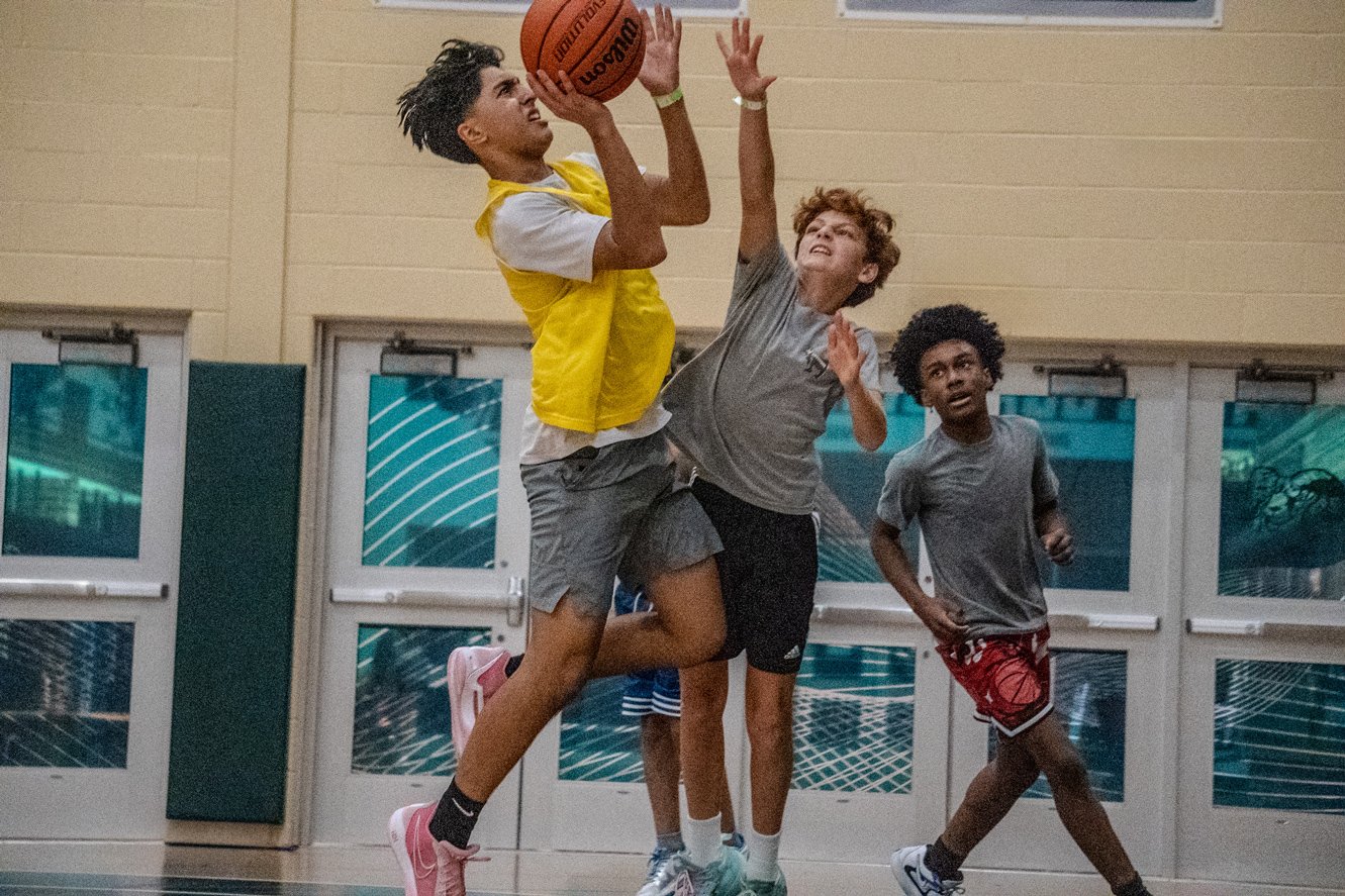 FD_Basketball_boys_shooting_defense