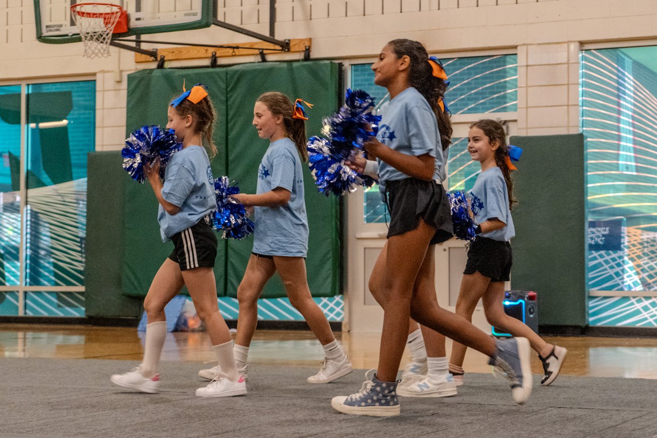 FD_Cheer_formation_dancing_girls