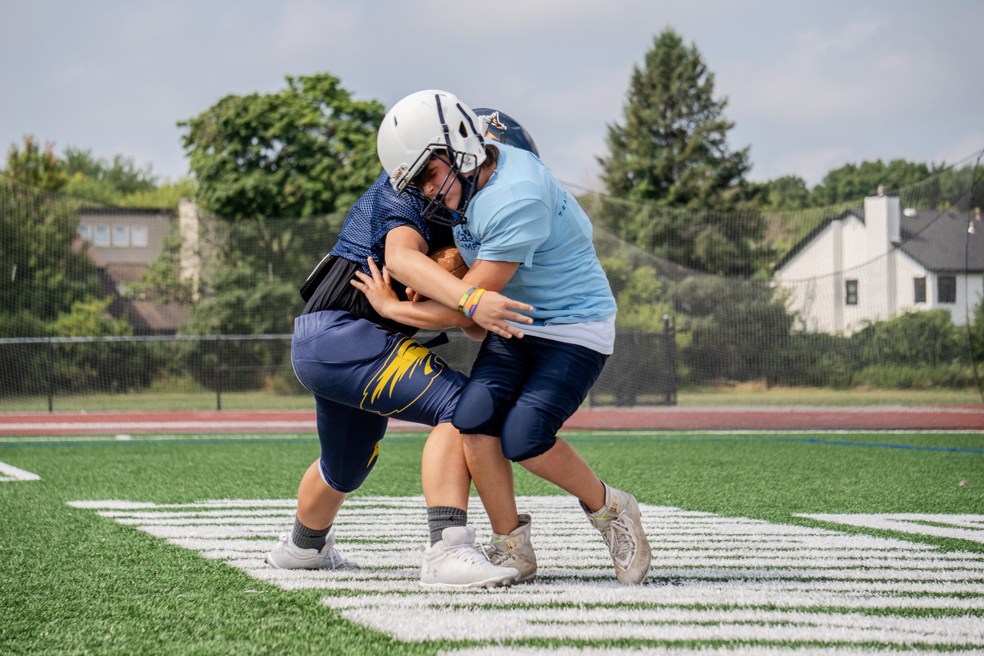 FD_TackleFootball_grappling