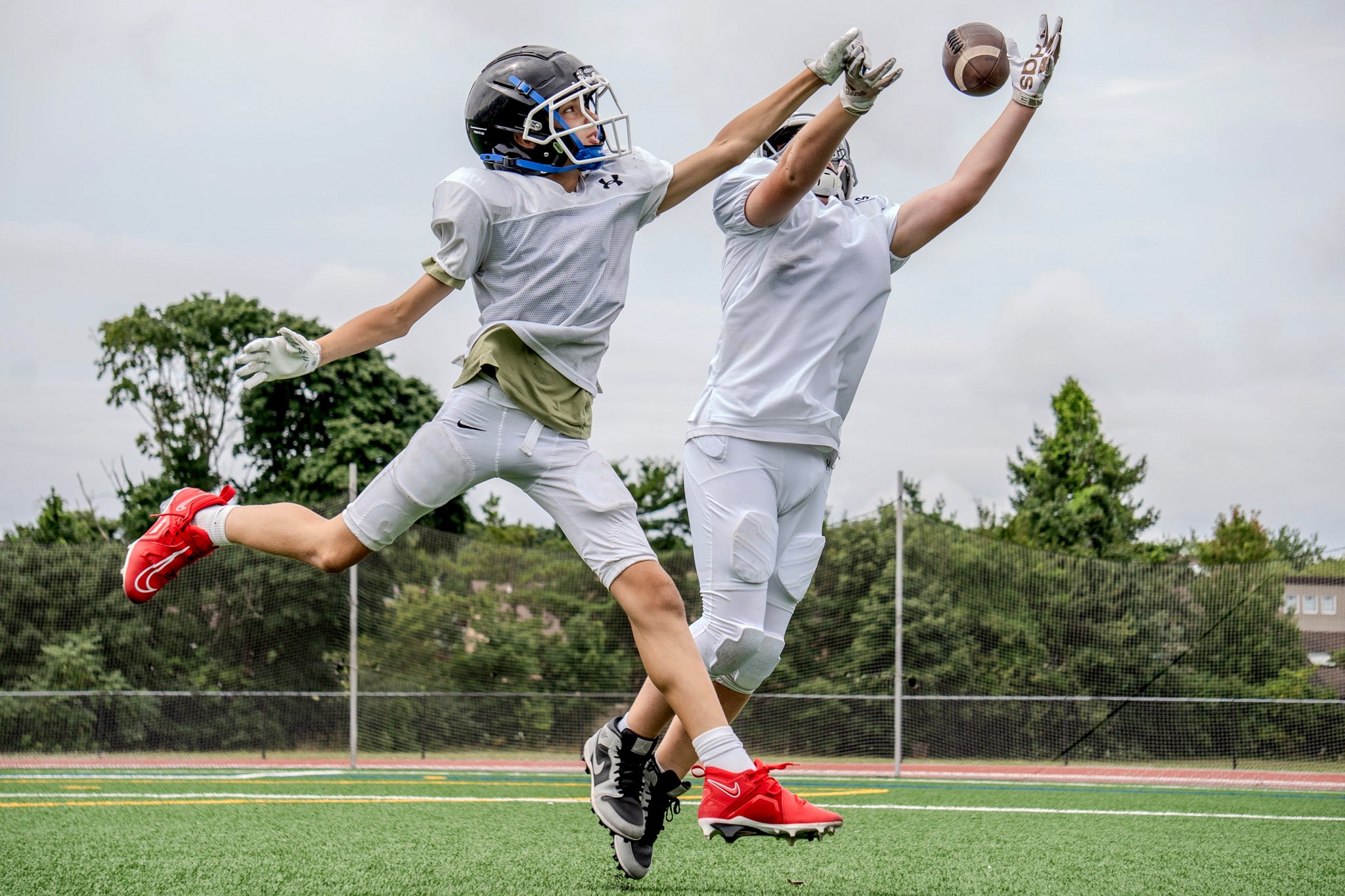 FD_TackleFootball_jump