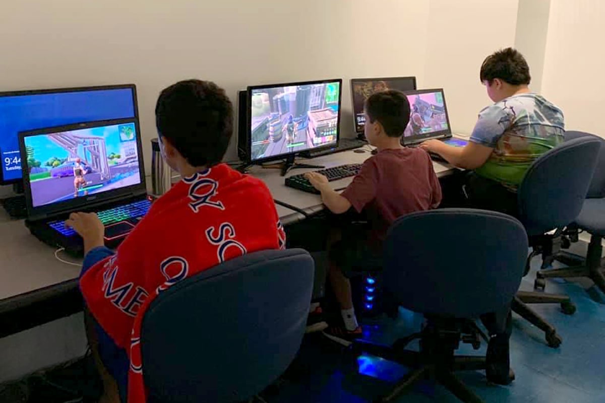 FD_eSports_boys_computers_videogames_fn