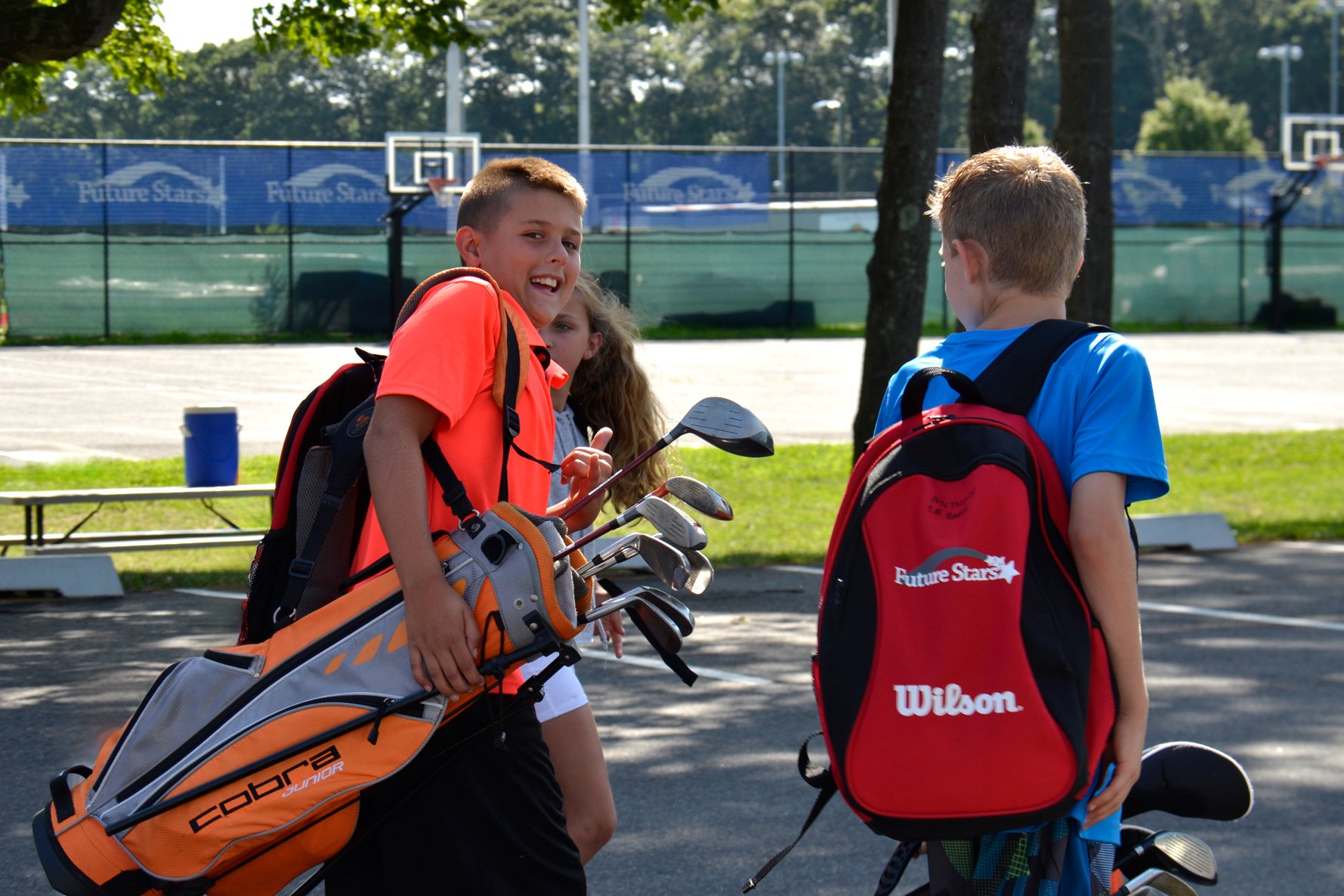 FD_golf_clubs_smiles_boy