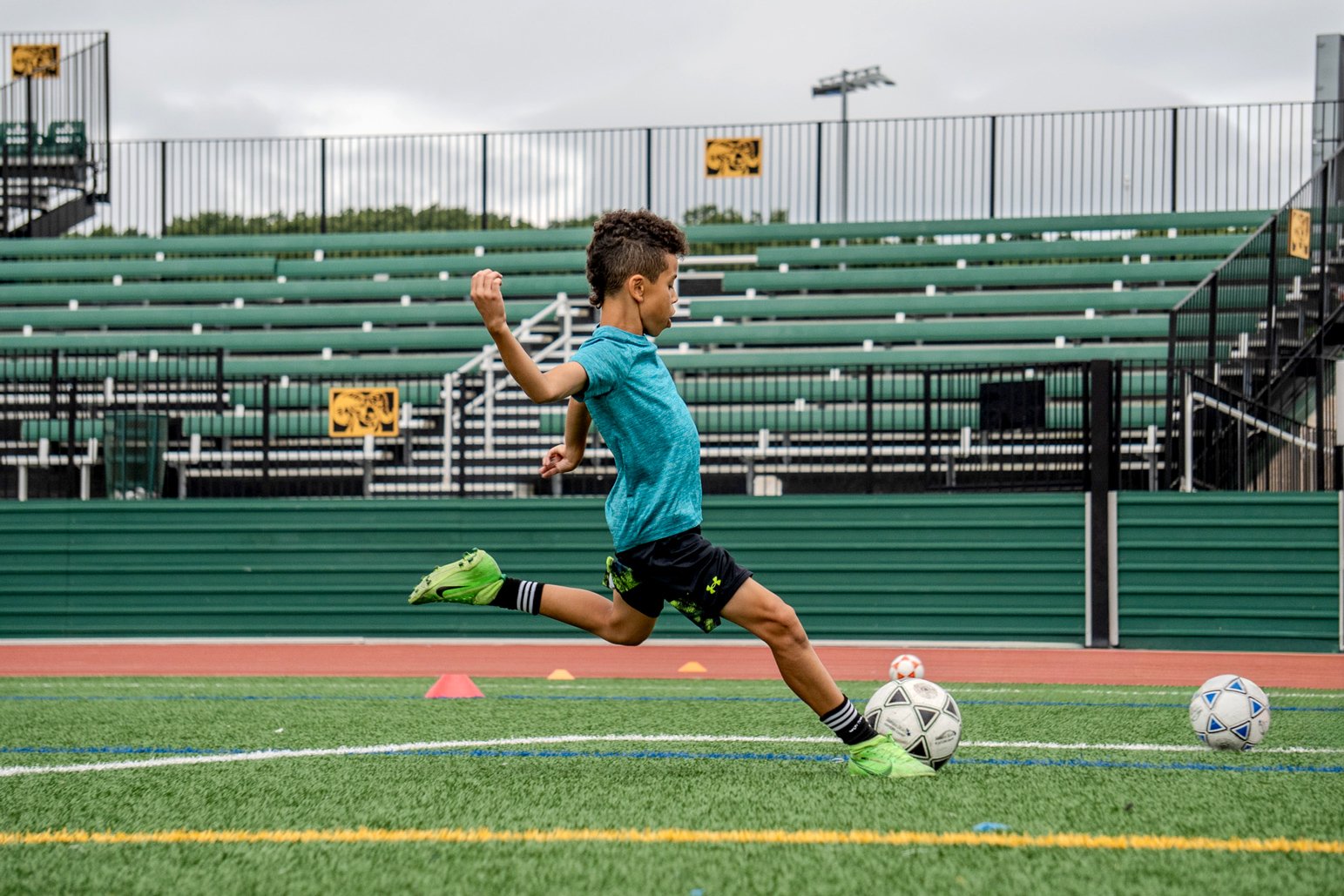 FD_soccer_strike_boy