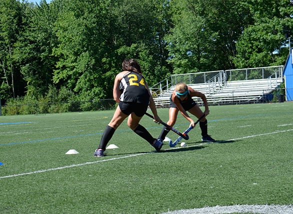 PAT_fieldhockey_faceoff