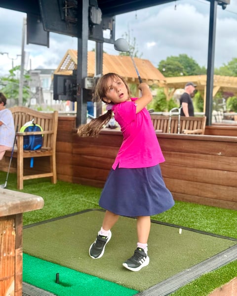 SH_Golf_girl_swing