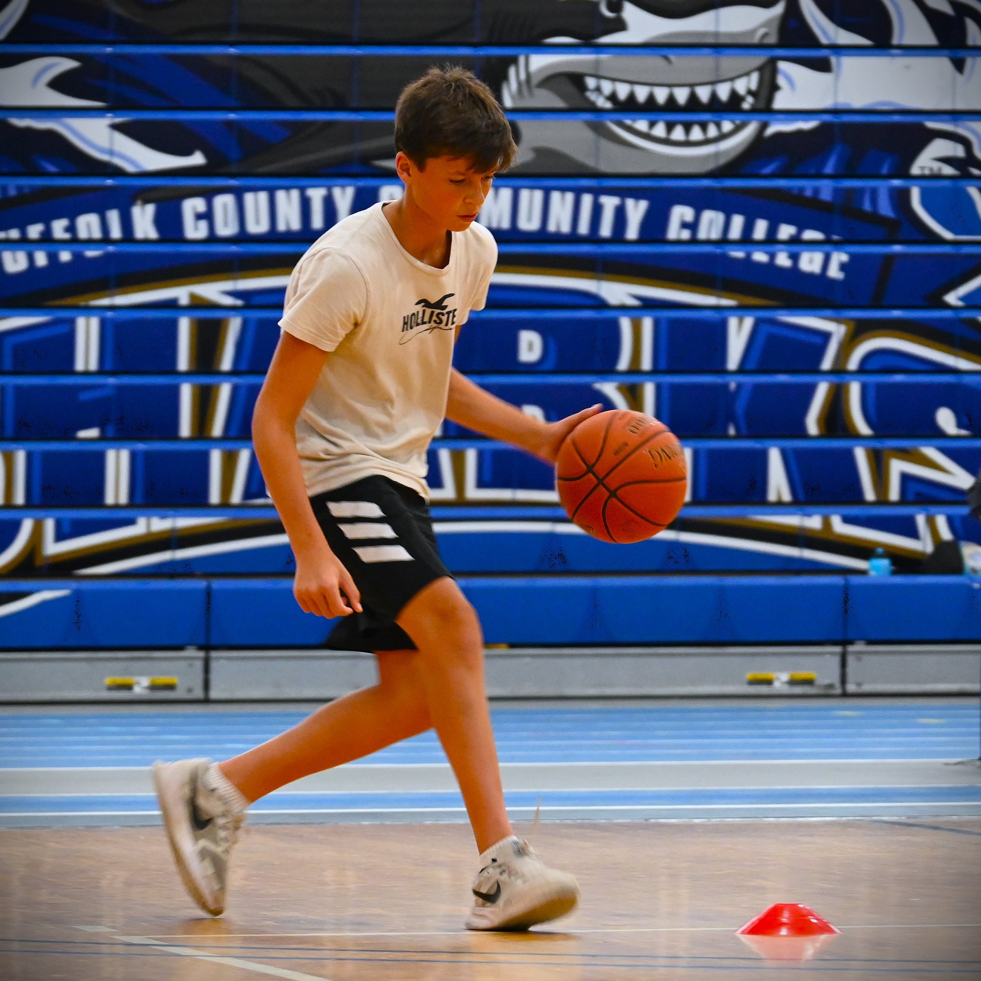 SUF_basketball_boy_drill_dribble