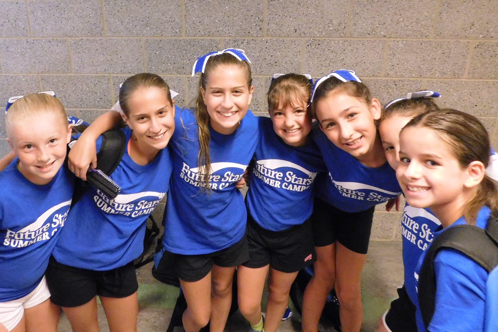 cheer_group_smiling_friends