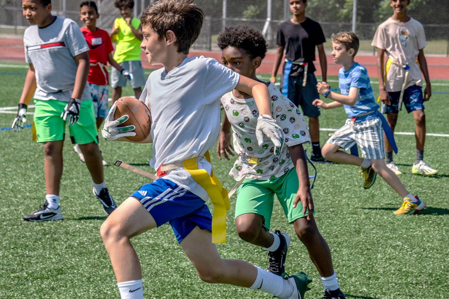 flagfootball_group_running