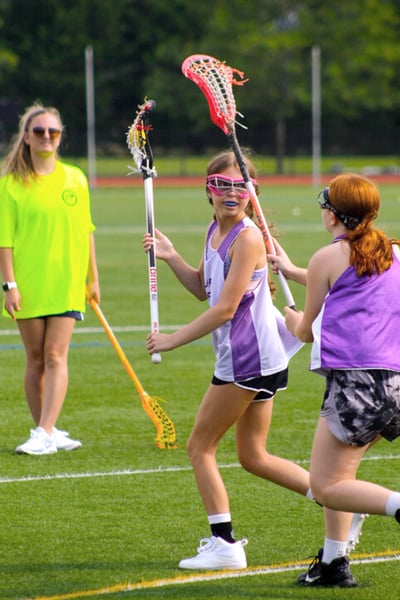 lacrosse_girls_field_running