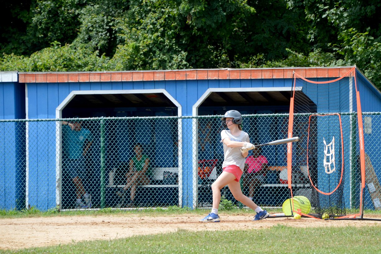softball_batter_batting_field_dugout
