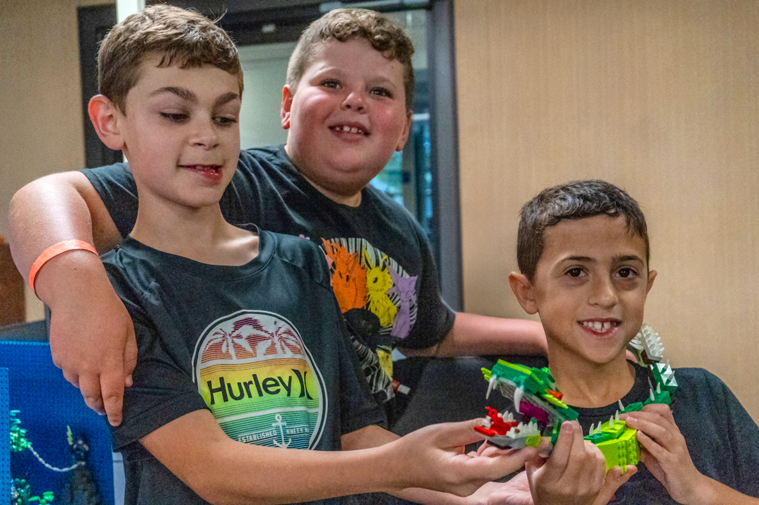 FD_LEGO_stopmotion_boys_with_model