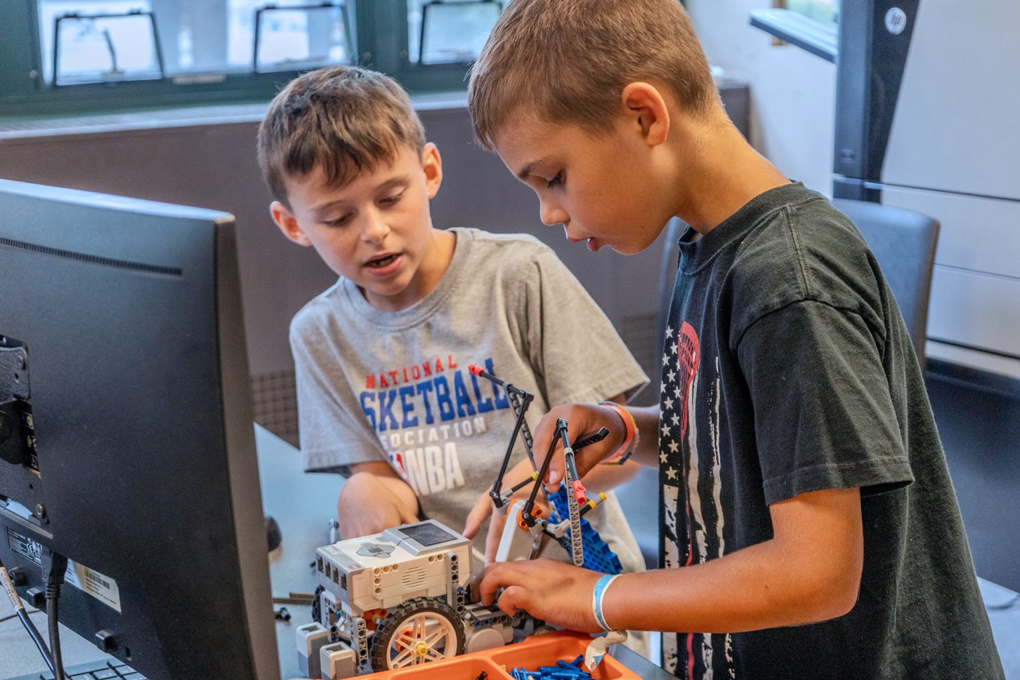 FD_Lego_Robotics_boys_planning