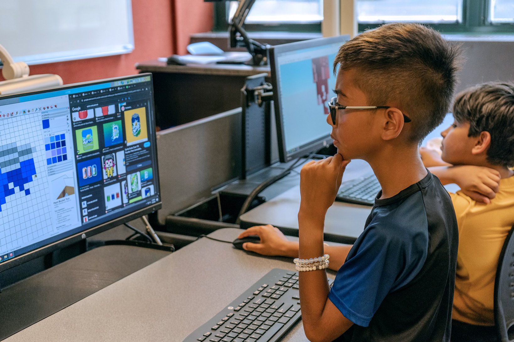 FD_STEAM_Exploration_Boy_computer