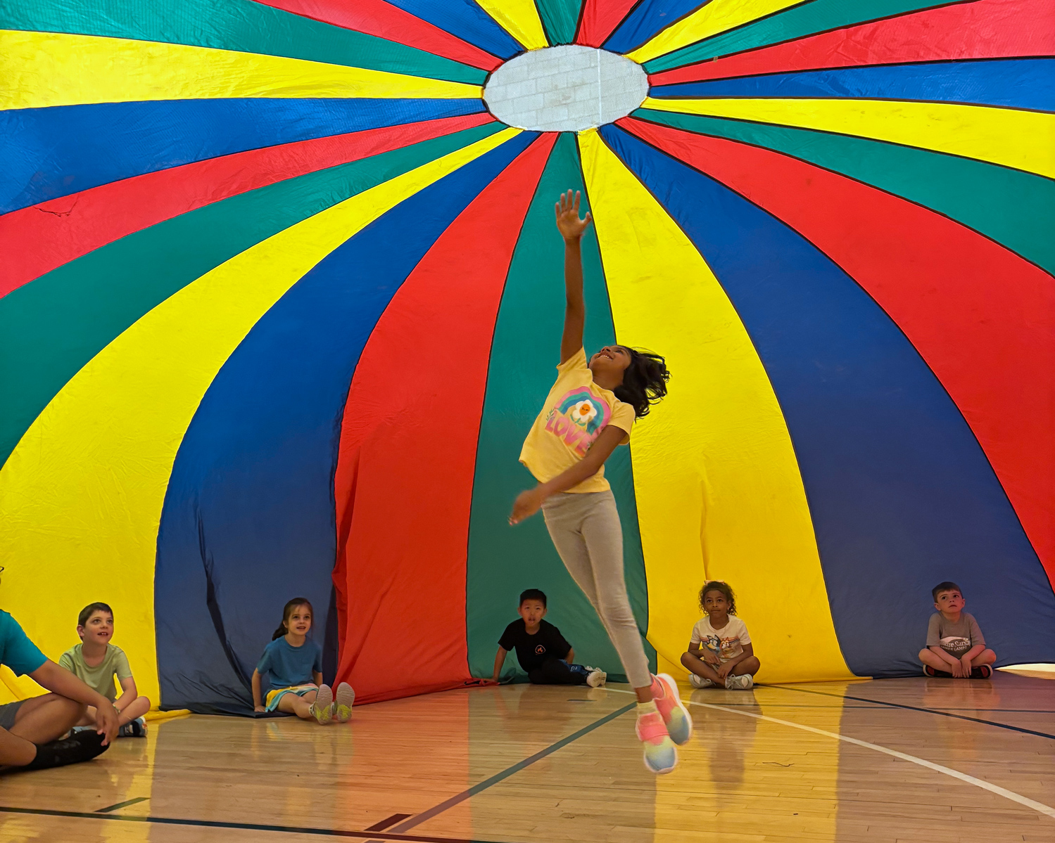 OW_AllStars_girl_parachute_jumping