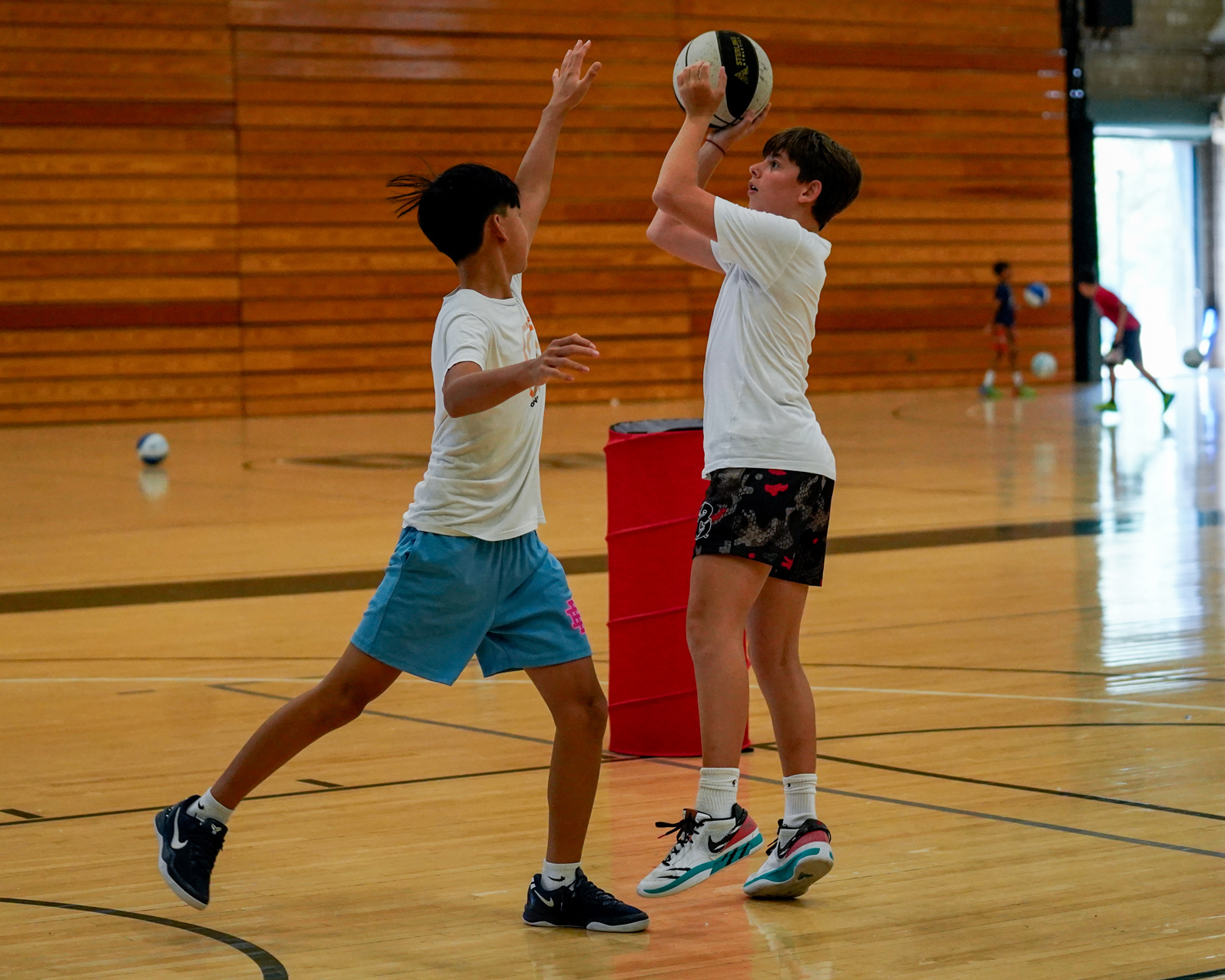 OW_Basketball_indoor_jump_block_boys