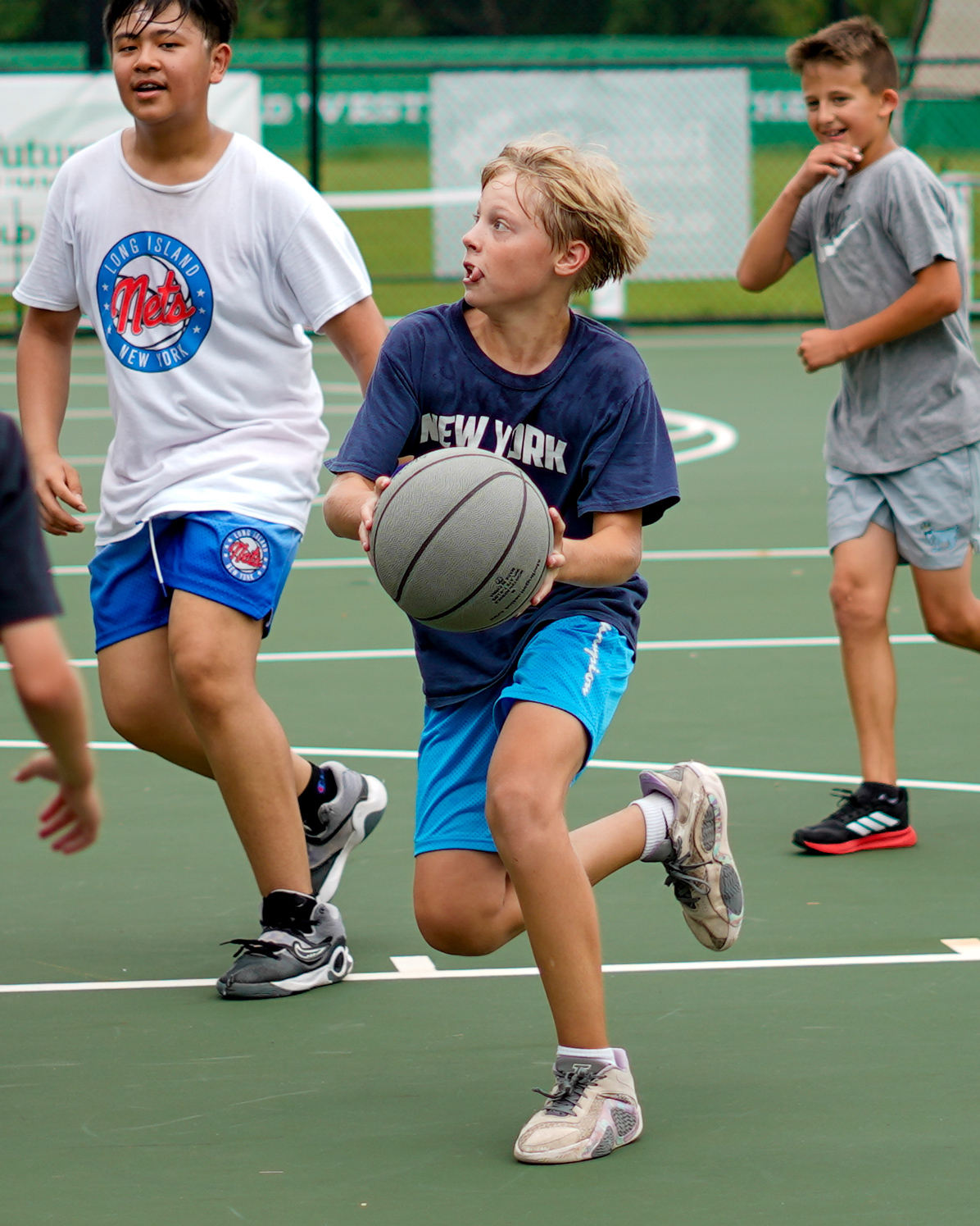 OW_Multi_basketball_boy_dribble