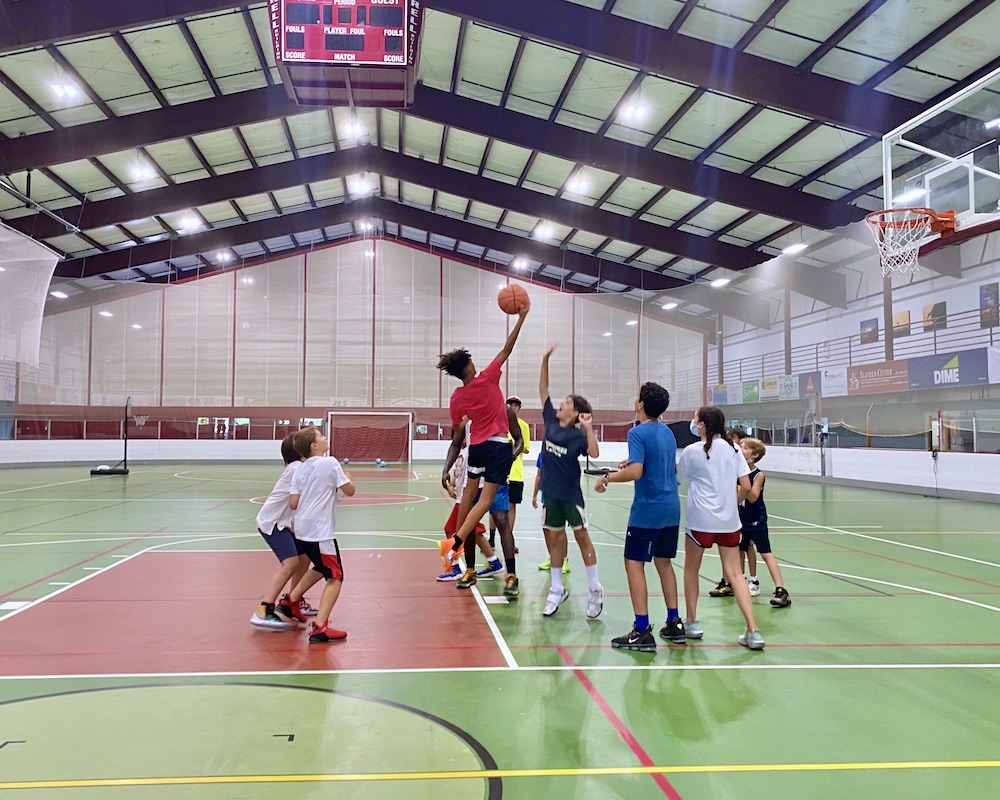 SH_basketball_indoors_court_jump_boys